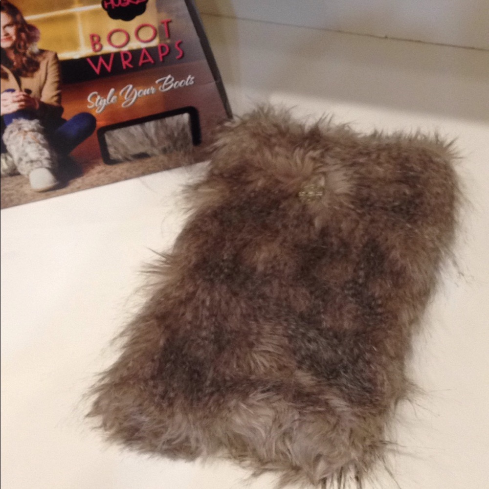 Hugrz Faux Grey Fox Boot Wrap